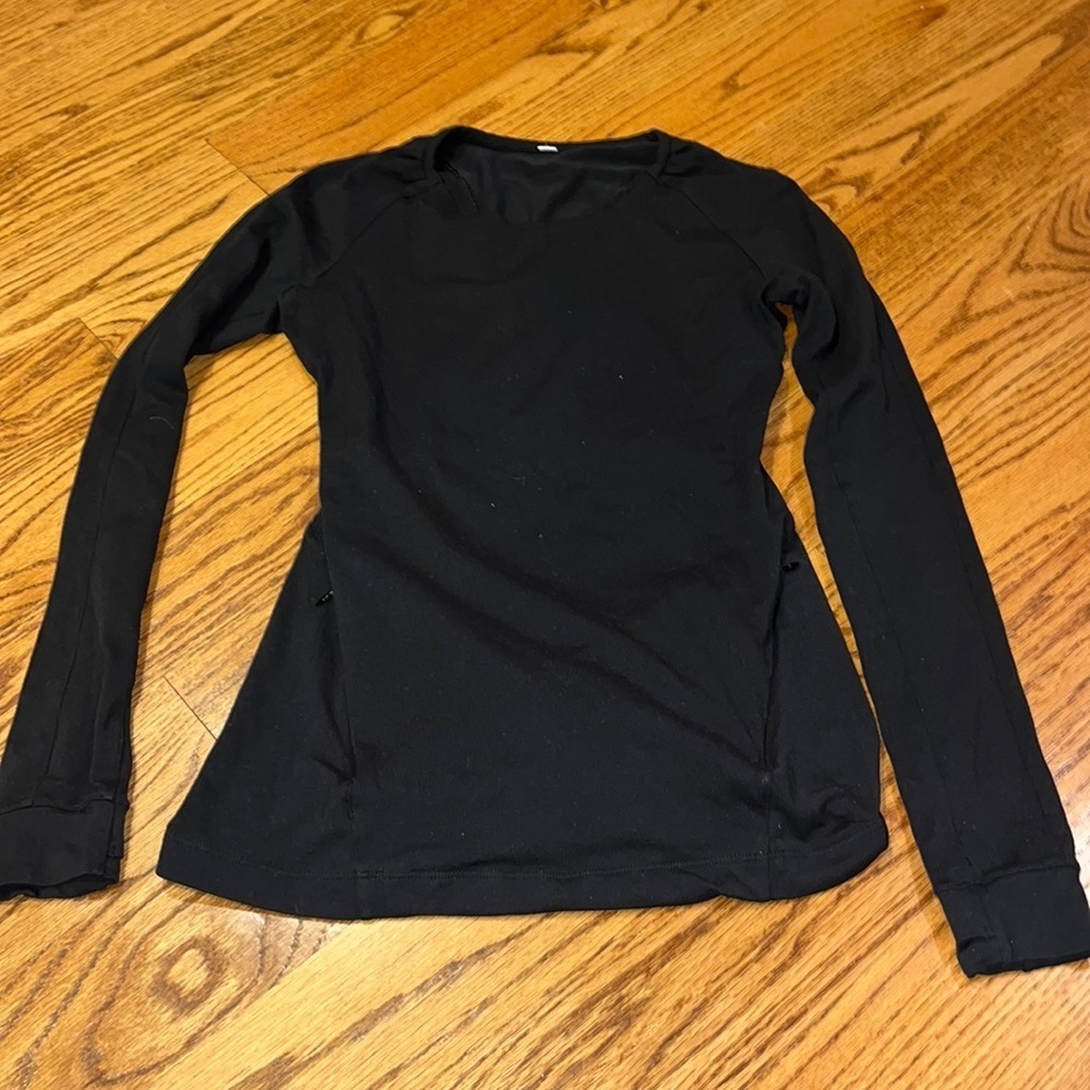 Lululemon Woman’s Black Athletic Long Sleeve Size 6